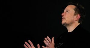 Wie unterscheidet sich Elon Musks neues KI-Tool „Grok“ von ChatGPT?
